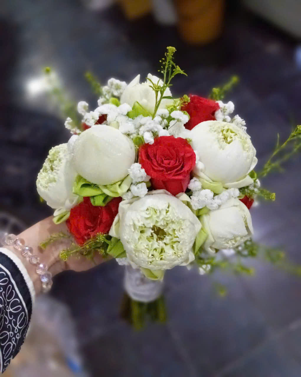 Bó Hoa Cưới Tone Đỏ Quyến Rũ