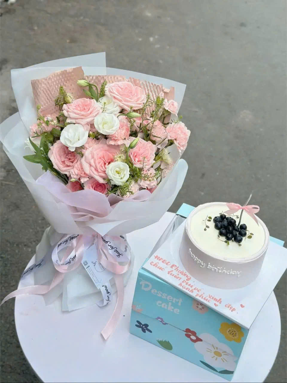 Bó/Giỏ Hoa Sinh Nhật Tone Trắng Tinh Khôi