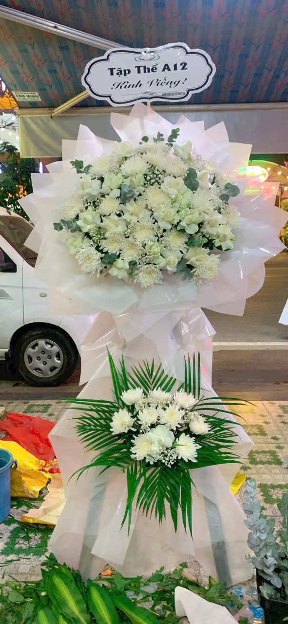 Kệ/Vòng Hoa Viếng Tone Trắng Tinh Khôi